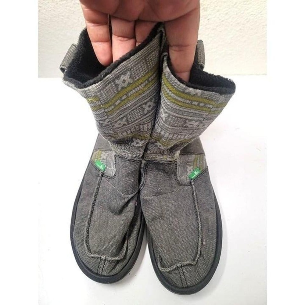 Sanuk Women's 7 Gray Tribal Pattern Cozy Boot Slipper Rubber Soles